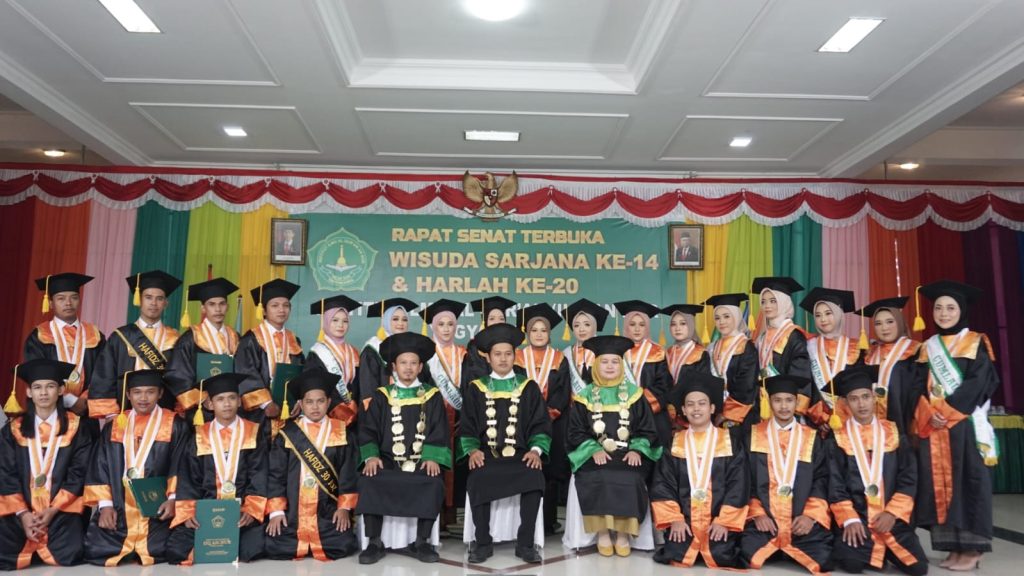 Wisudawan FEBI IIQ 2022 - Wisuda Sarjana IIQ An Nur: 2 Hafiz Qur'an, 1 Lulusan Tercepat, 1 Lulusan Terbaik Berasal dari FEBI