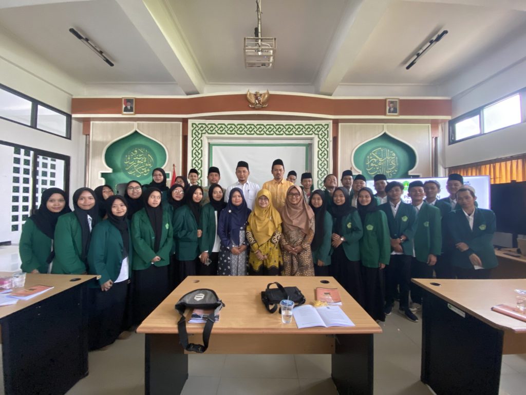 IMG 0543.jpeg 1 scaled 1 - Pembekalan PKL FEBI IIQ An Nur Yogyakarta