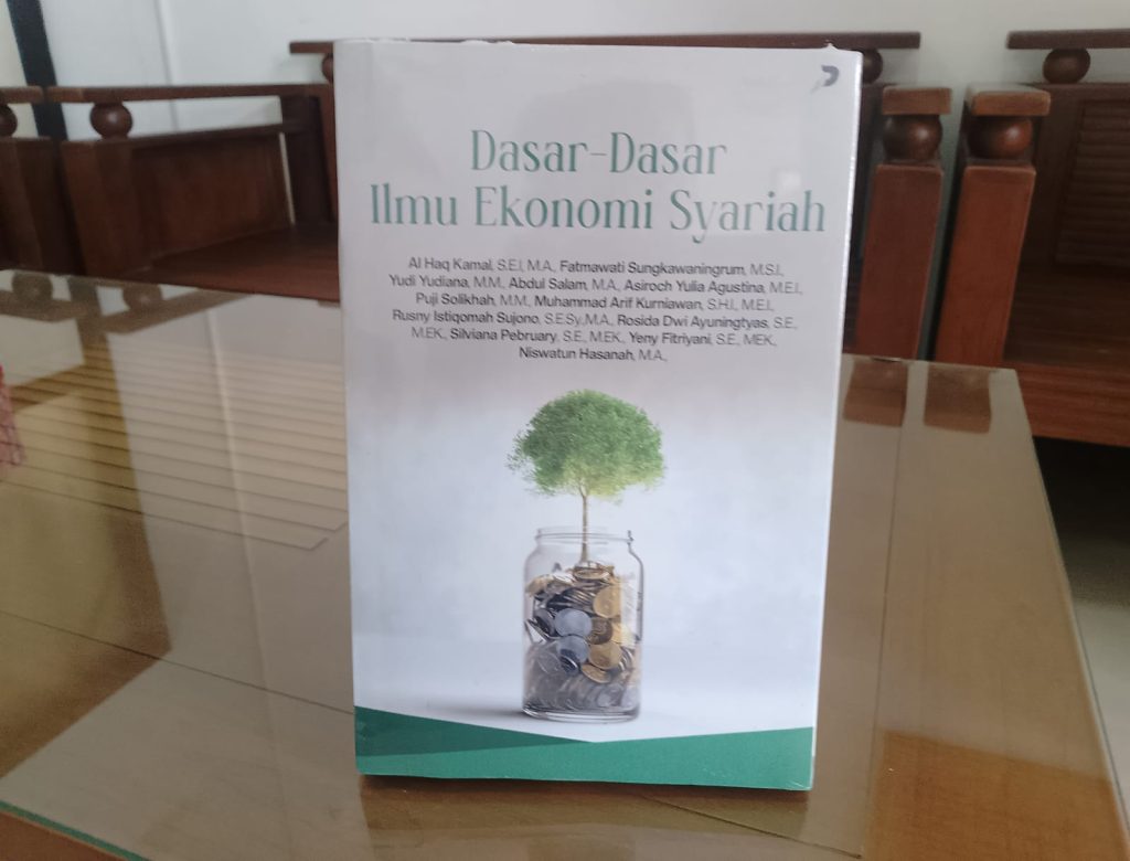 Dasar Dasar Ilmu Ekonomi Syariah - Dekan dan Kaprodi FEBI IIQ An Nur Ikut Menulis Book Chapter "Dasar-Dasar Ilmu Ekonomi Syariah"
