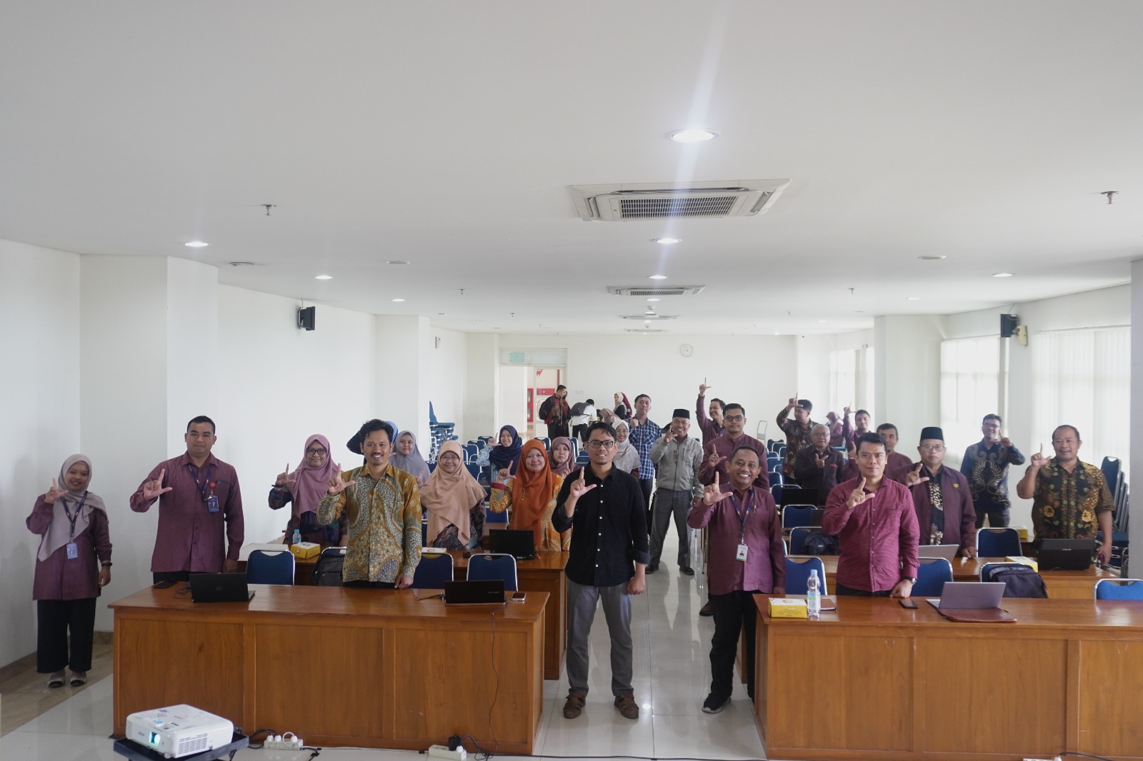 Tingkatkan Kualitas Akademik, Dosen FEBI IIQ An Nur Ikuti Pelatihan Membuat Buku Ajar