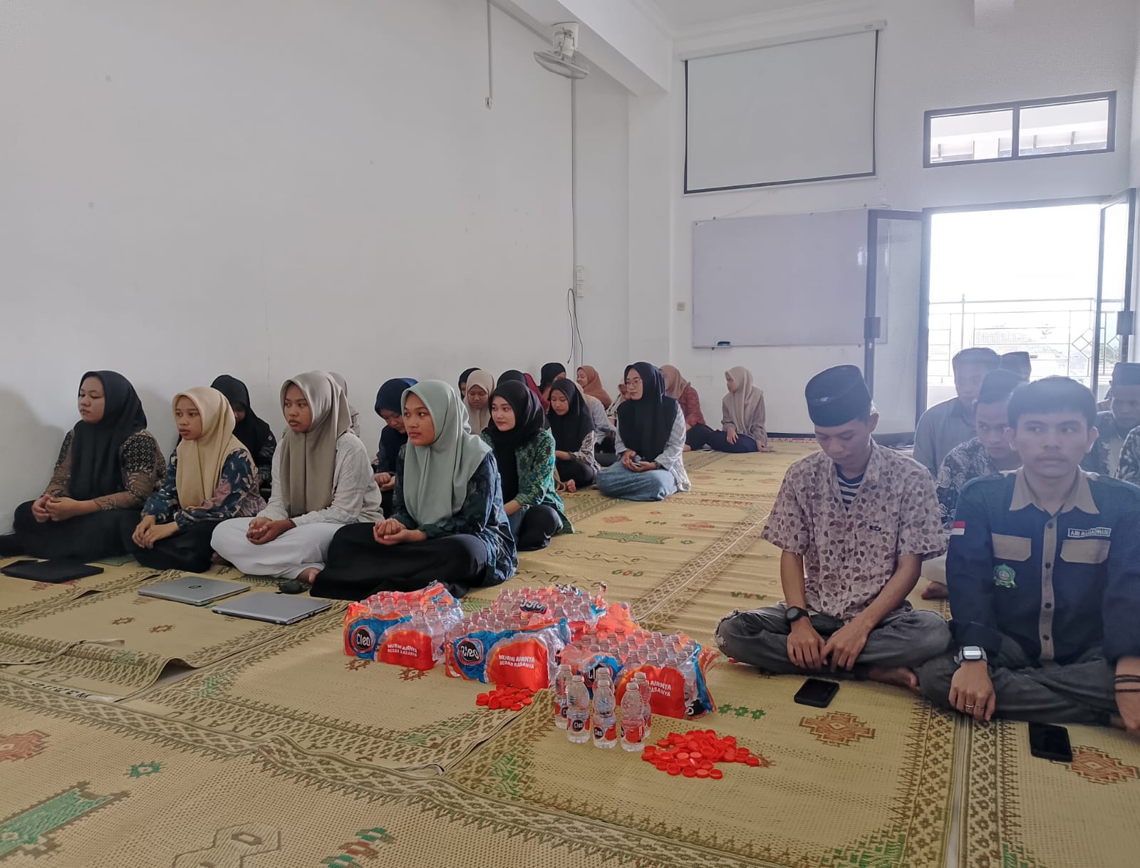 Tutup Perkuliahan Semester Ganjil 2024-2025, FEBI IIQ An Nur Gelar Mujahadah