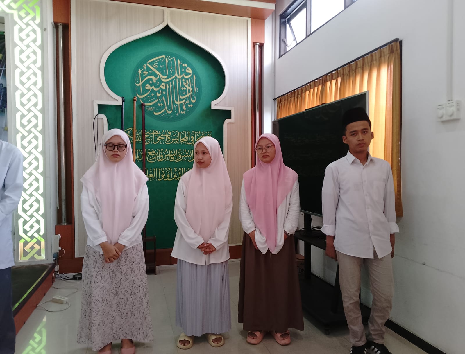 TPA 2025 juga - FEBI IIQ An Nur Buka Awal Semester Genap dengan Muqaddaman dan Penyerahan Penghargaan