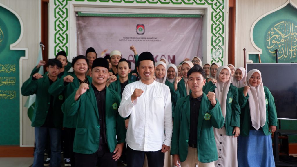 Pelantikan DEMA FEBI 2 - Dekan FEBI IIQ An Nur Yogyakarta Lantik Dewan Mahasiswa Baru, Tekankan Integritas dan Inovasi